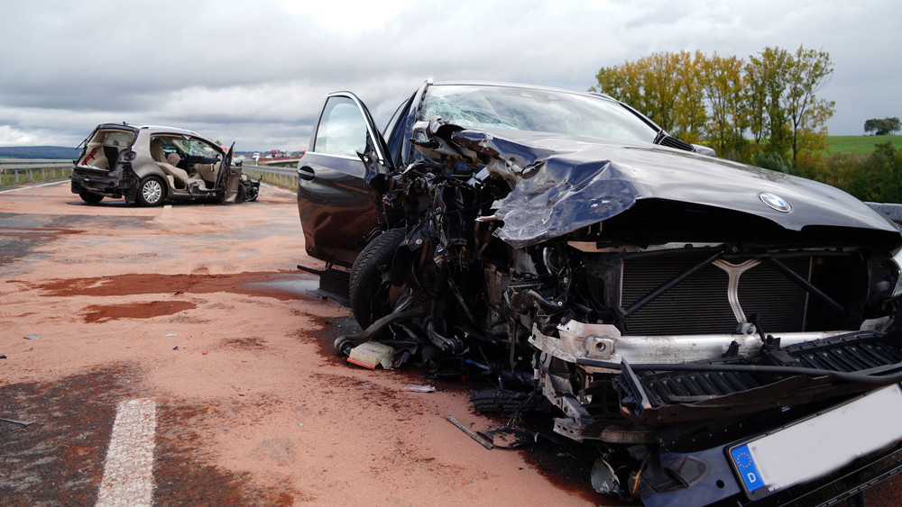 Schwerer Unfall Auf B Beim Kassel Airport Drei Menschen Verletzt