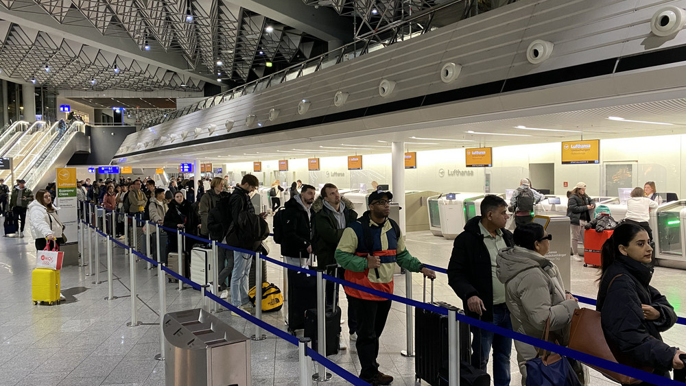 Frankfurter Flughafen Streik Des Sicherheitspersonals