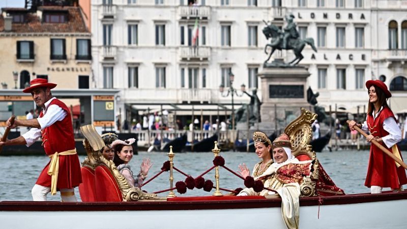 Wettkampf Der Gondeln Auf Dem Canale Grande Venedig Feiert Seine