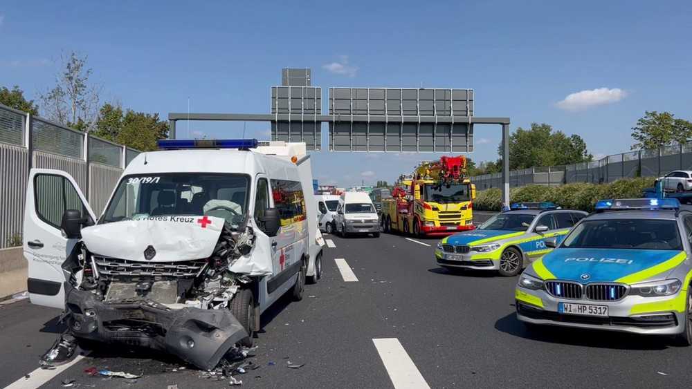 Auffahrunfall Am Stauende Vier Menschen Auf A7 Bei Kassel Verletzt