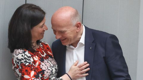 Berlins Regierungschef Und Senatorin Machen Beziehung öffentlich